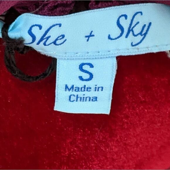 NWT She & Sky Off the Shoulder Plum Lace Dress Size Small - Picture 5 of 7